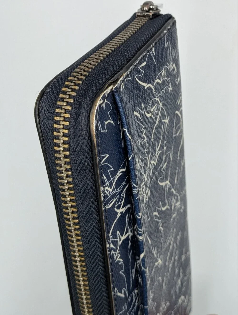 Michael Kors Wallet Mens Grant Tech Zip Around Navy Blue White Palm Tree design